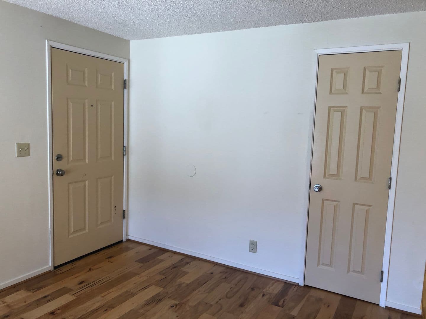 Eugene Apartment: 1810/1814/1818/1822/1832/1838/1844 Ferry Alley