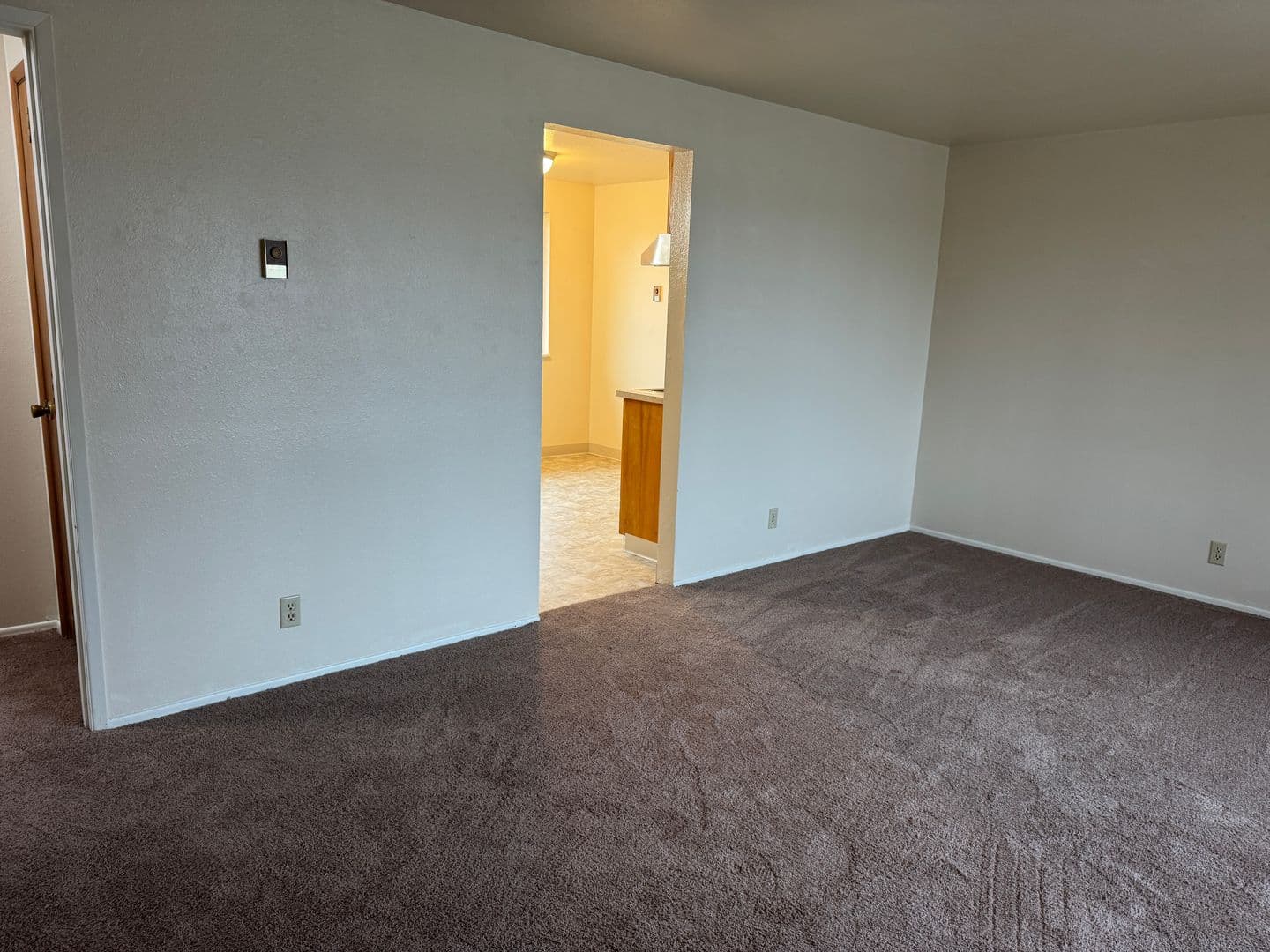 Springfield Apartment: 310 Pioneer Parkway West