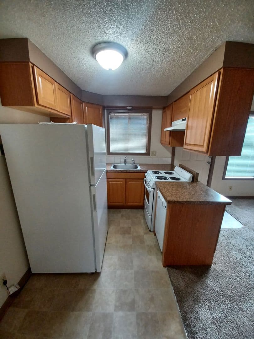 Eugene Apartment: 1810/1814/1818/1822/1832/1838/1844 Ferry Alley