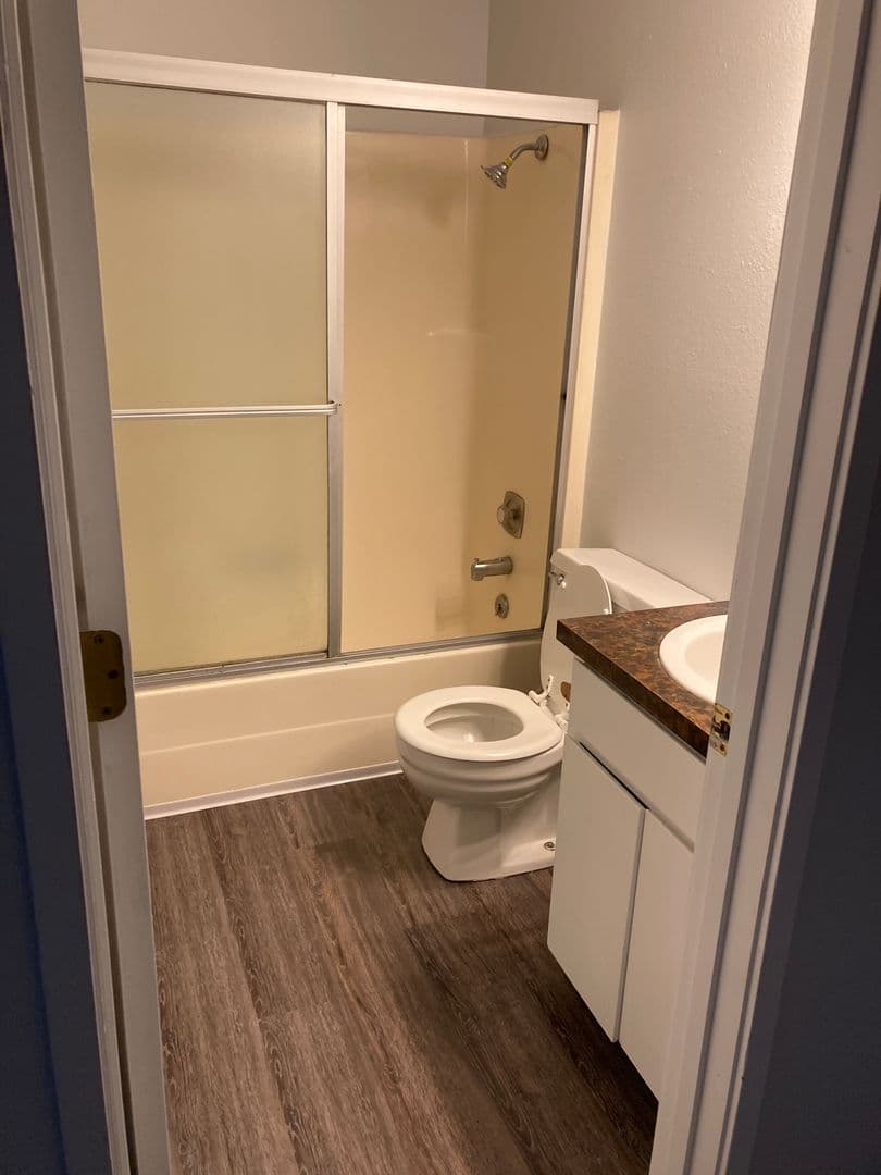 Springfield Apartment: 3210 South E Court
