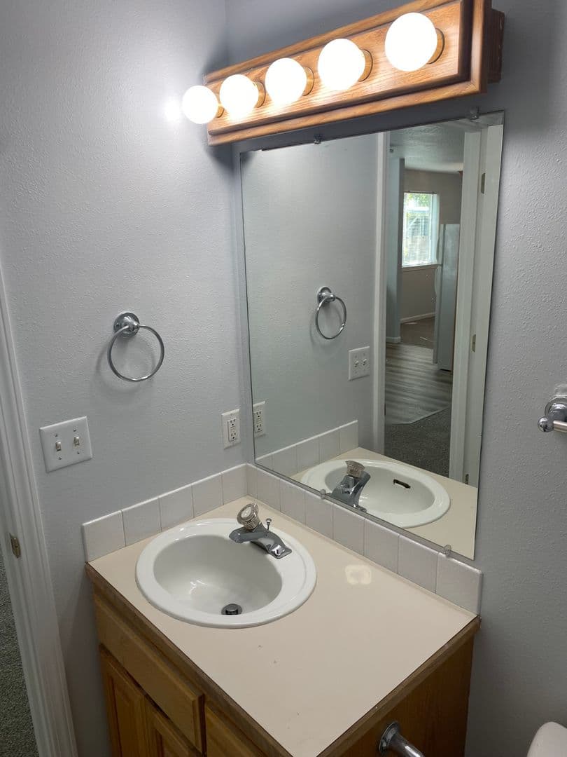 Eugene Apartment: 4762/4764 Spring Meadow Ave