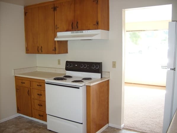 Springfield Apartment: 310 Pioneer Parkway West