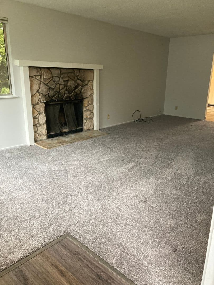 Springfield Apartment: 3210 South E Court