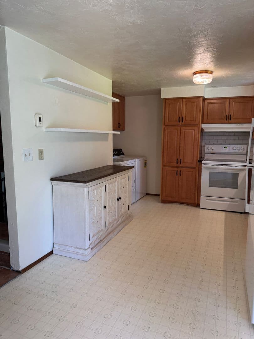 Eugene House: 1270 West Hilliard Lane