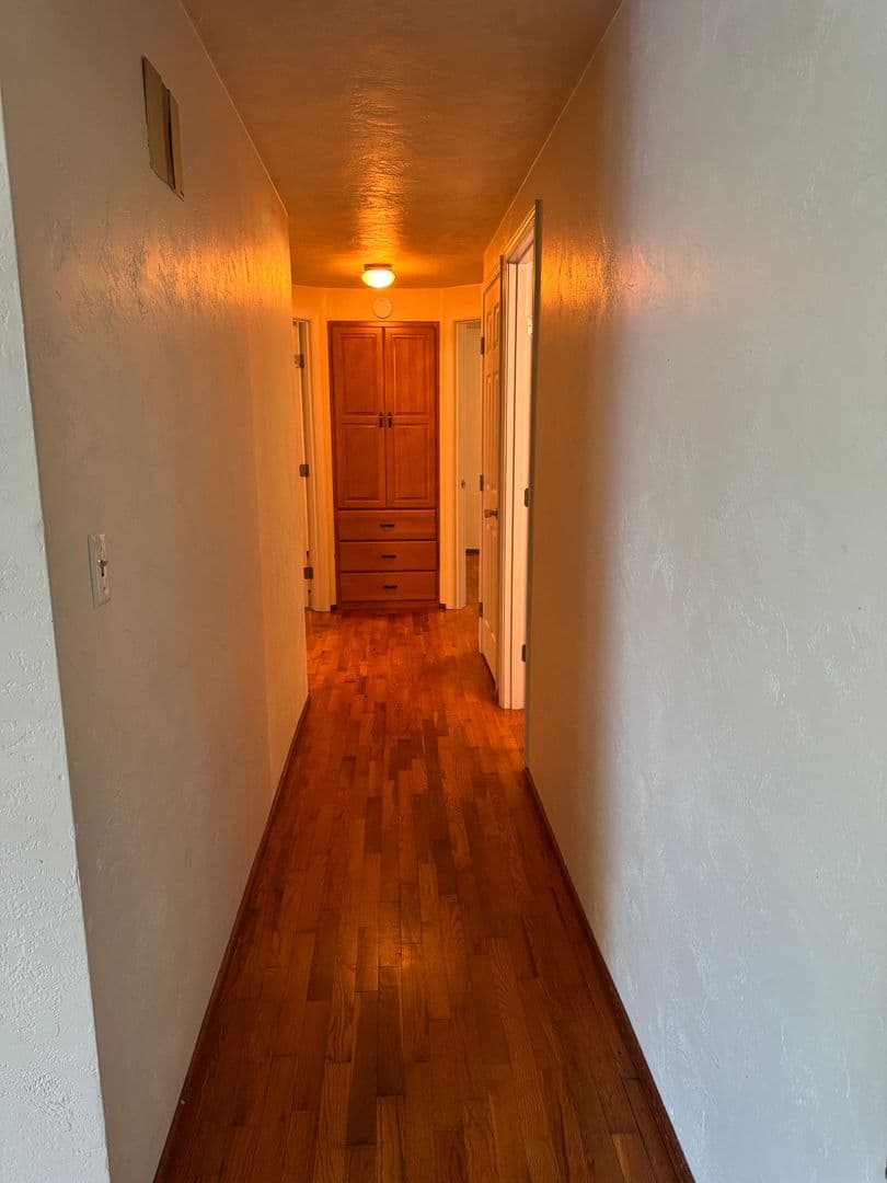 Eugene House: 1270 West Hilliard Lane