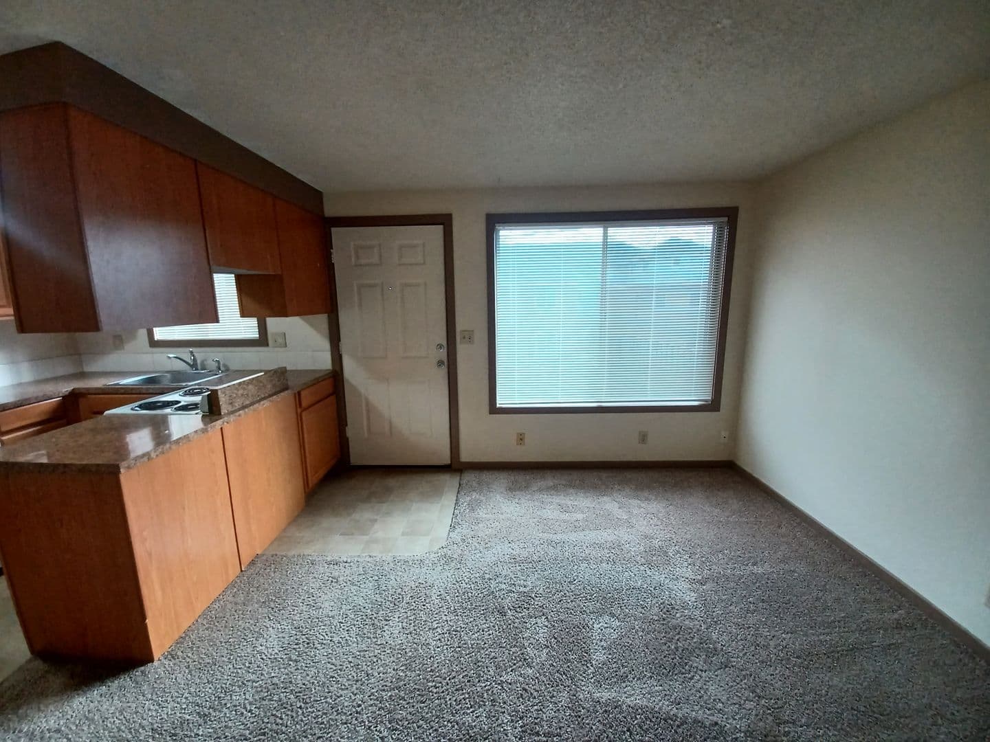 Eugene Apartment: 1810/1814/1818/1822/1832/1838/1844 Ferry Alley