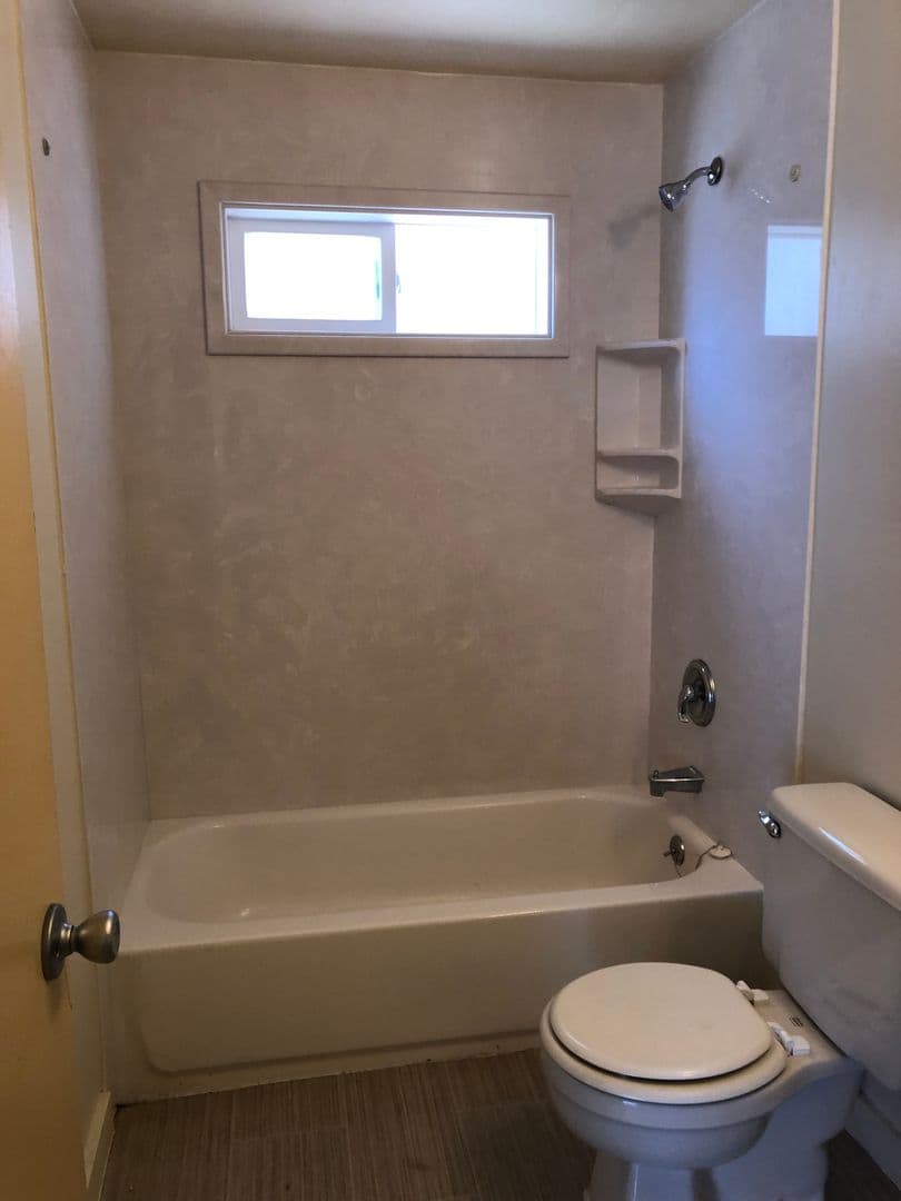 Eugene Apartment: 1810/1814/1818/1822/1832/1838/1844 Ferry Alley