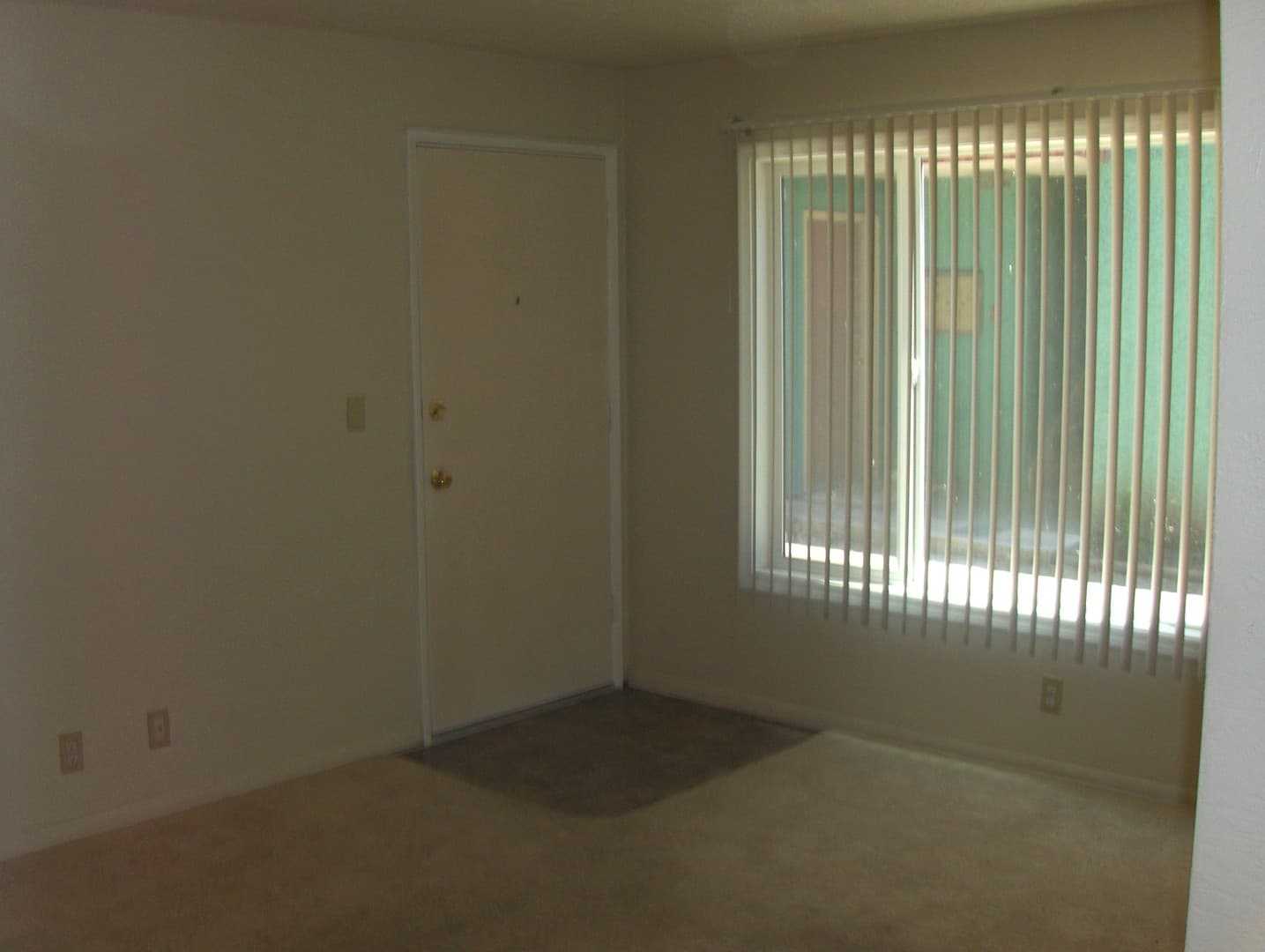 Eugene Apartment: 1893 Garden Ave #4