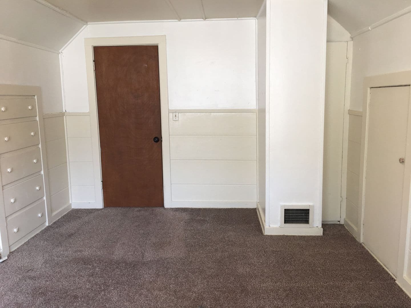 Eugene House: 2288 Hilyard St