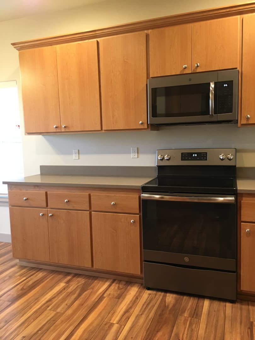 Eugene Apartment: 913/915 Howard Ave