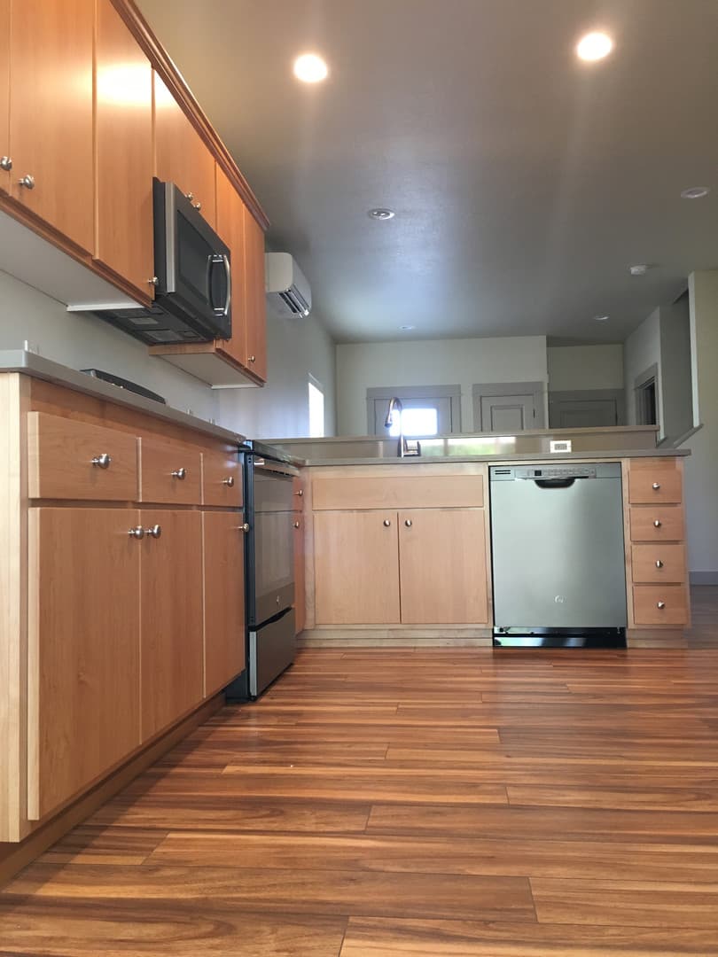 Eugene Apartment: 913/915 Howard Ave