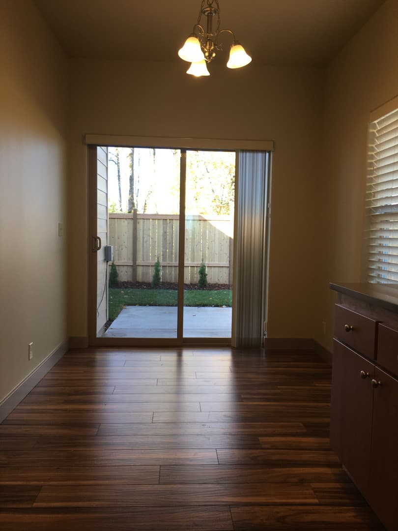 Eugene Apartment: 913/915 Howard Ave
