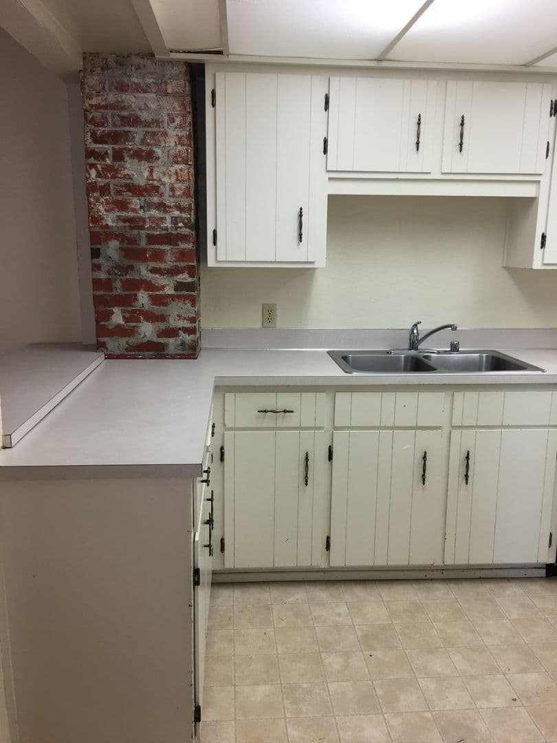 Eugene Apartment: 1855 Oak