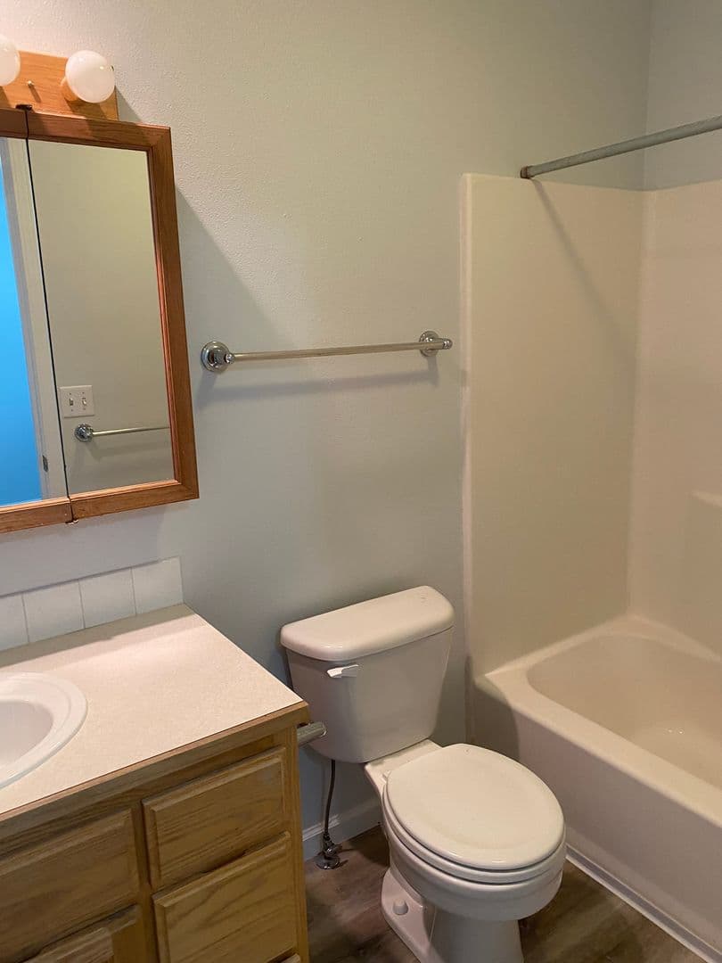 Eugene Apartment: 4762/4764 Spring Meadow Ave