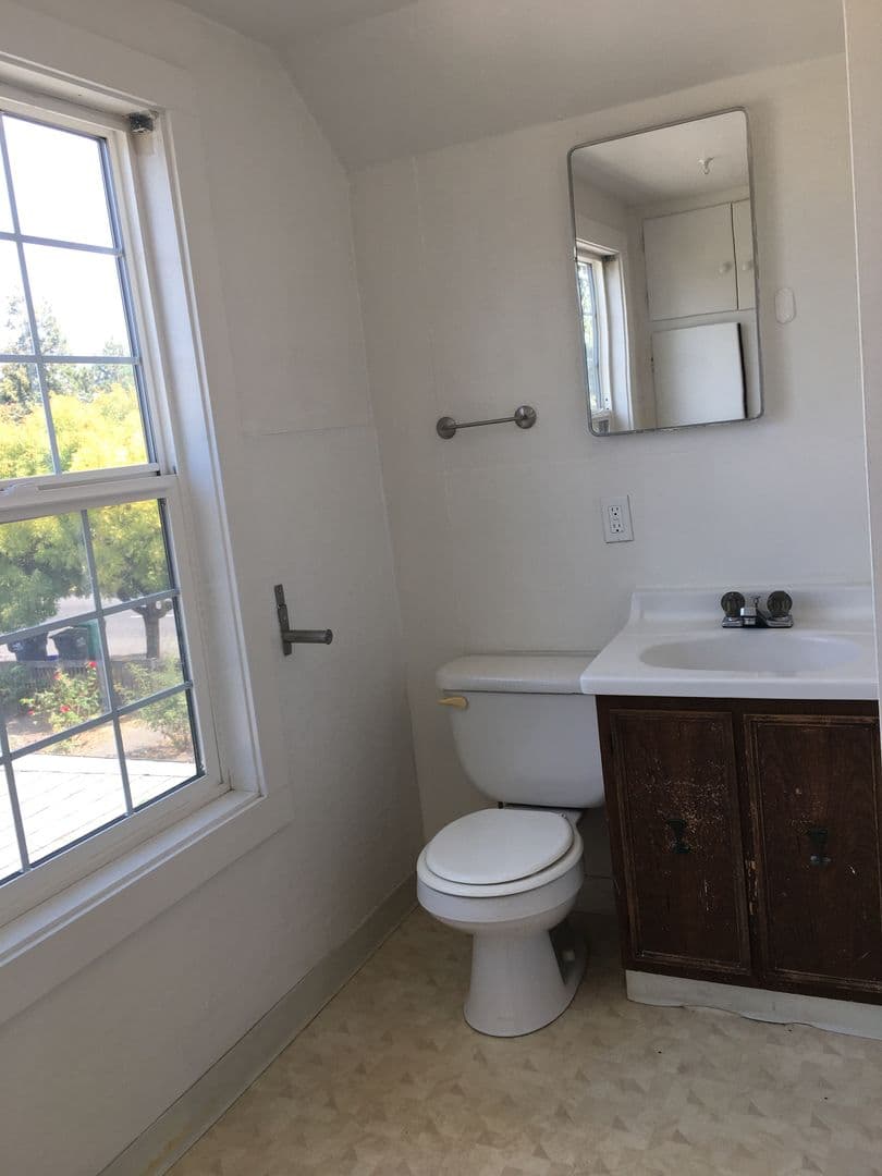 Eugene House: 2288 Hilyard St