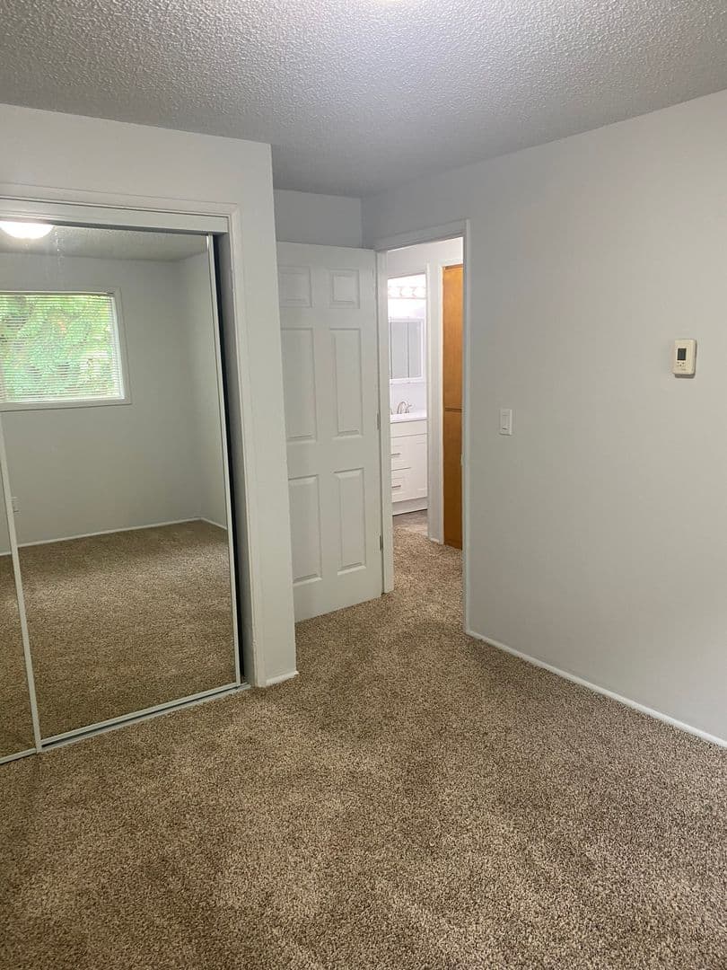 Eugene Apartment: 531 W. 11th Ave