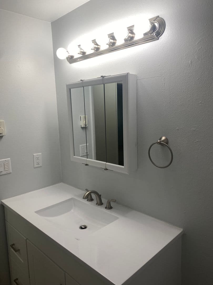 Eugene Apartment: 531 W. 11th Ave