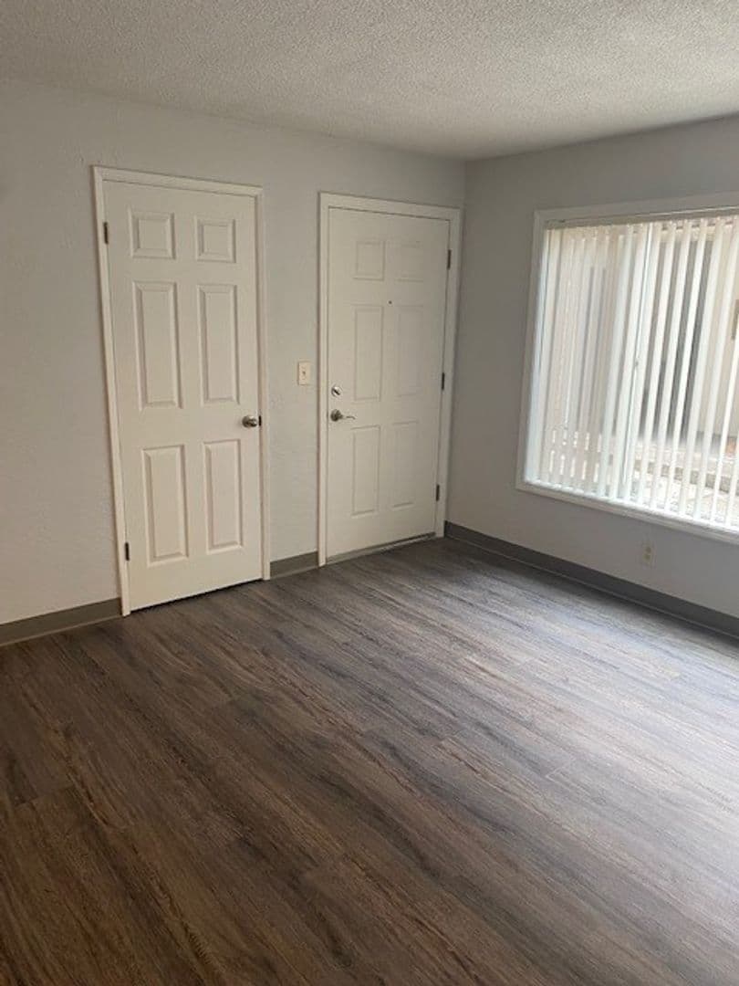 Eugene Apartment: 1893 Garden Ave #3