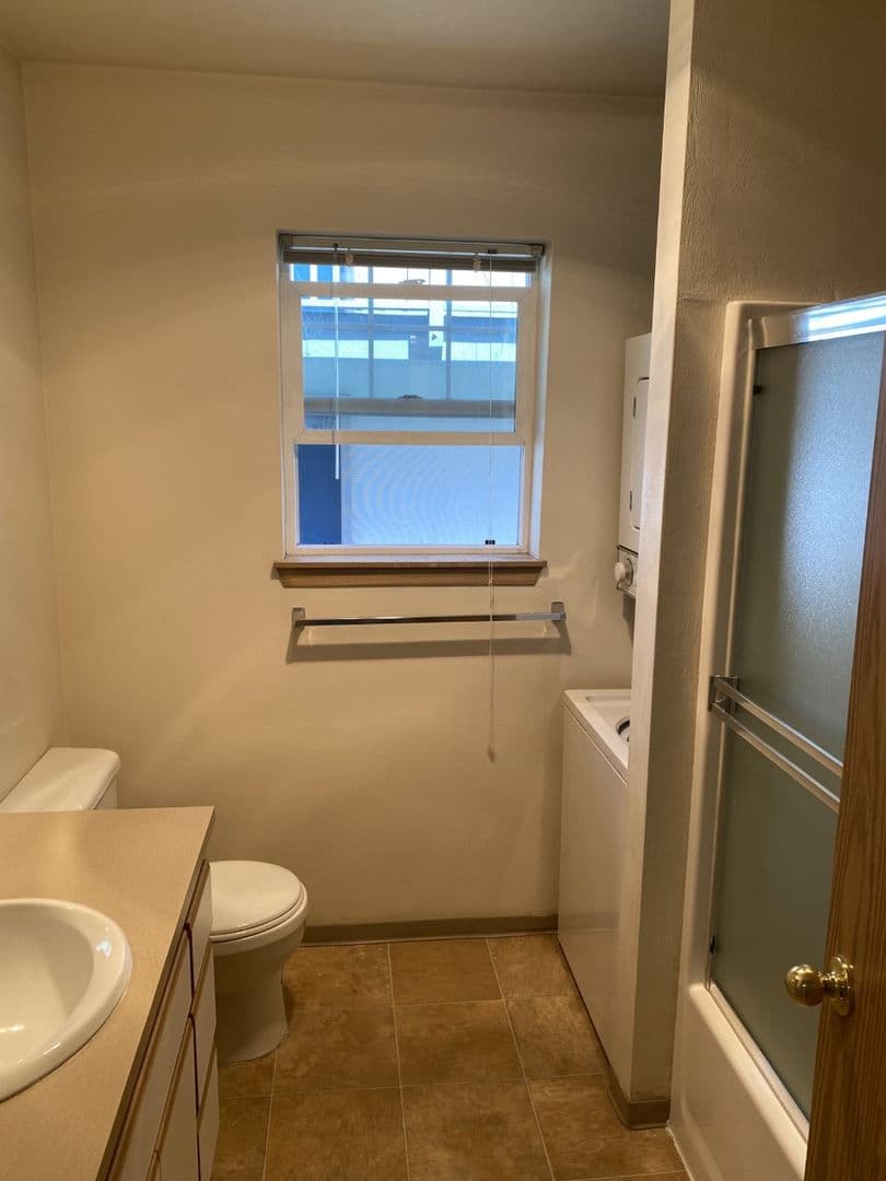 Eugene Apartment: 962/964/966 E.18th Ave