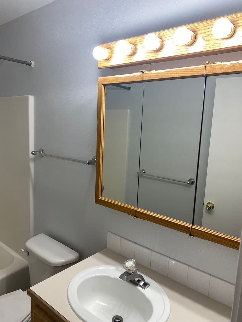 Eugene Apartment: 4762/4764 Spring Meadow Ave