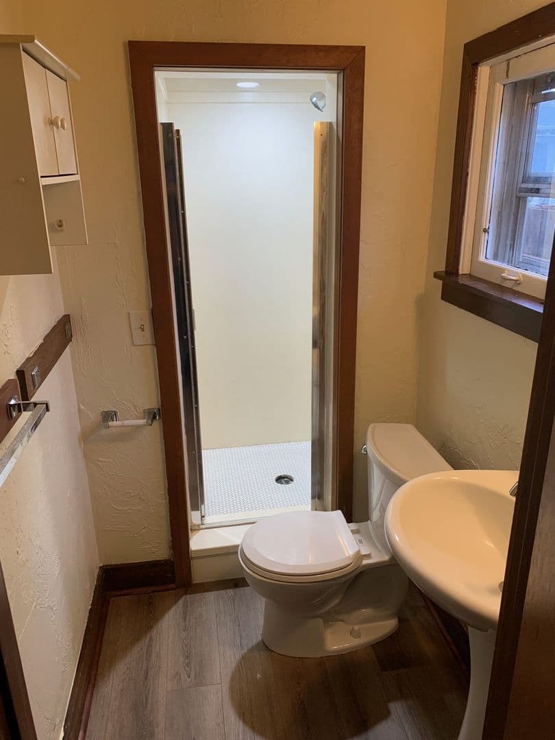 Eugene Apartment: 570/570 1/2/572 W. 10th Ave.