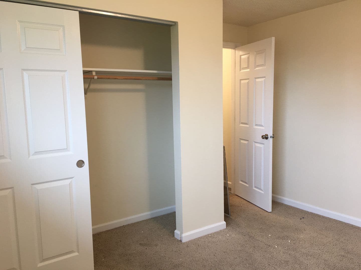 Springfield Apartment: 1190 So. A Street