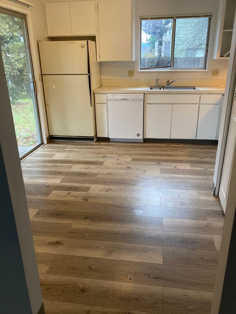 Springfield Apartment: 3210 South E Court