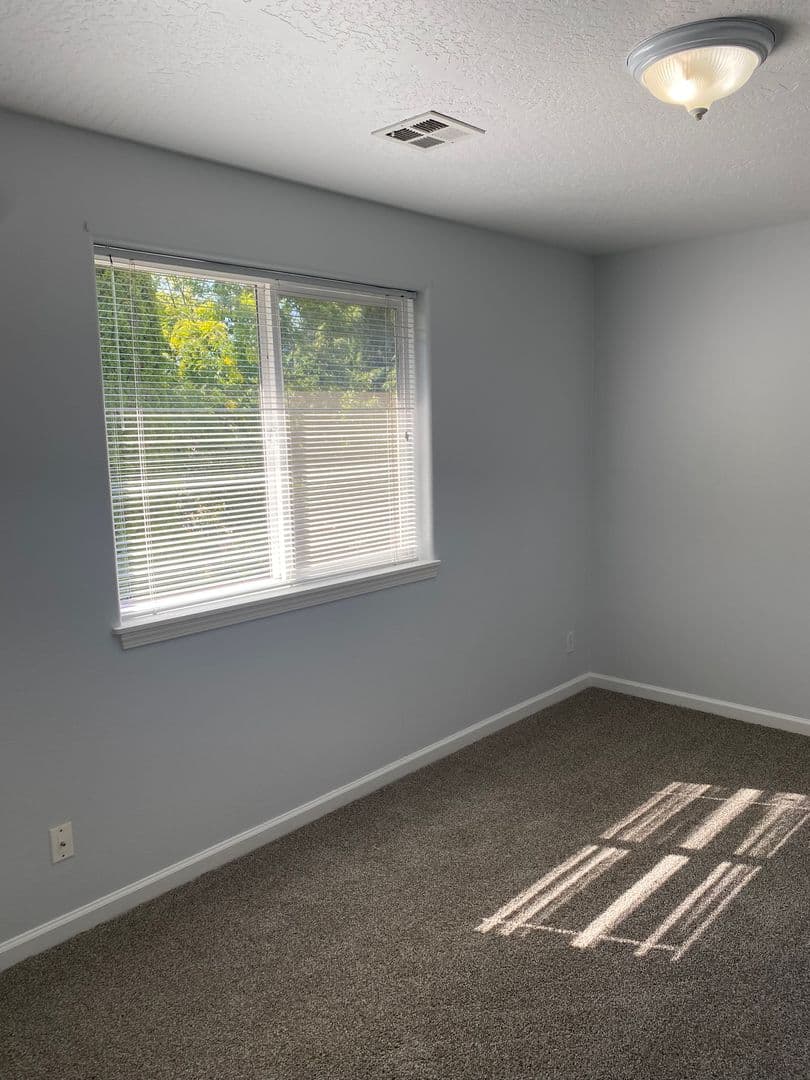 Eugene Apartment: 4762/4764 Spring Meadow Ave