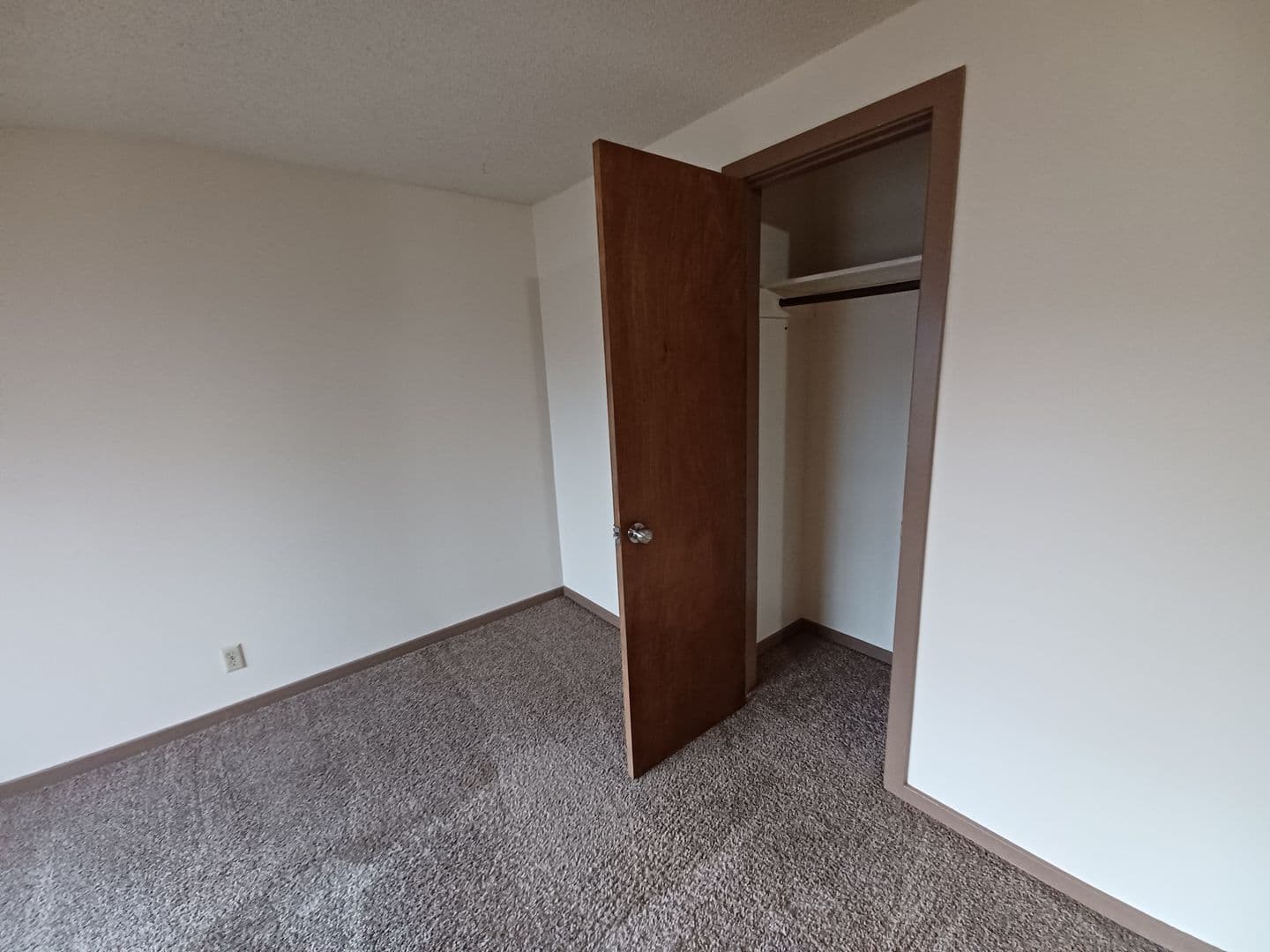 Eugene Apartment: 1810/1814/1818/1822/1832/1838/1844 Ferry Alley