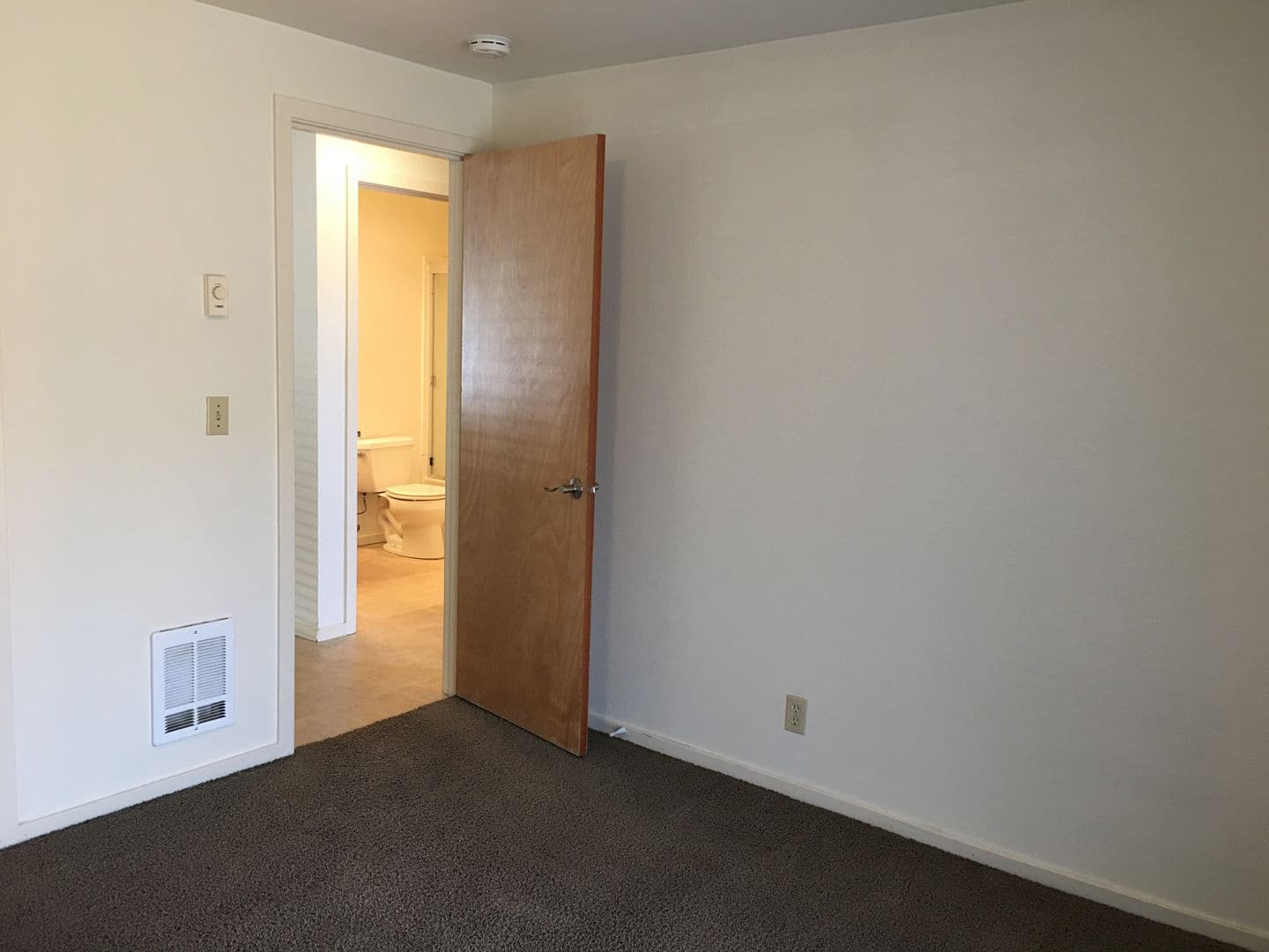 Eugene Apartment: 183 East 19th