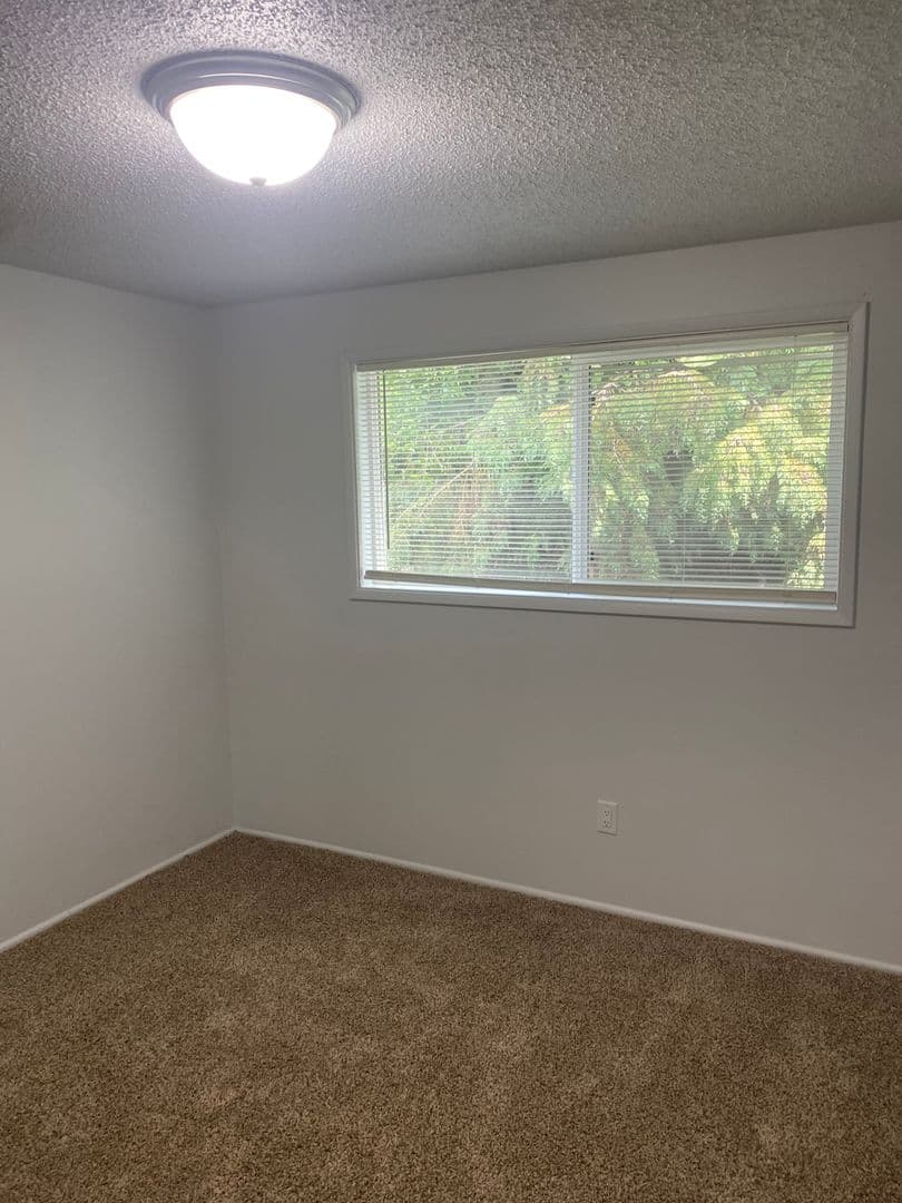 Eugene Apartment: 531 W. 11th Ave