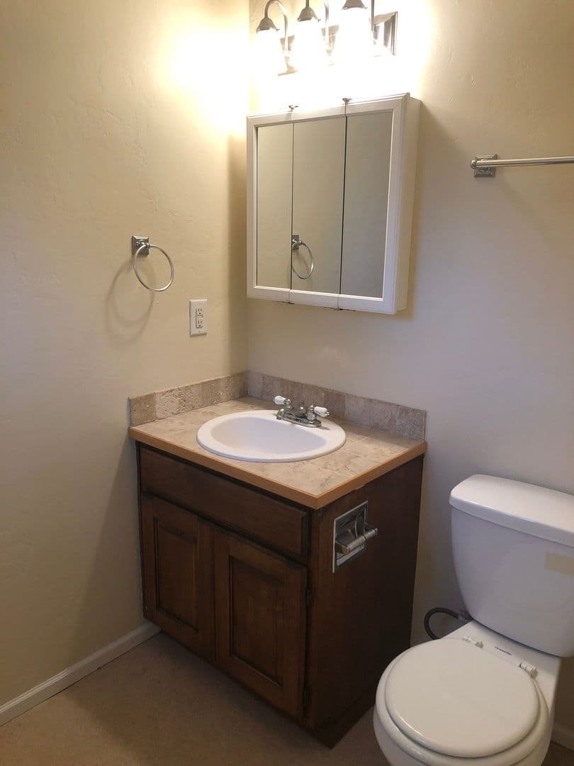 Eugene Apartment: 486/488 W. 18th Ave