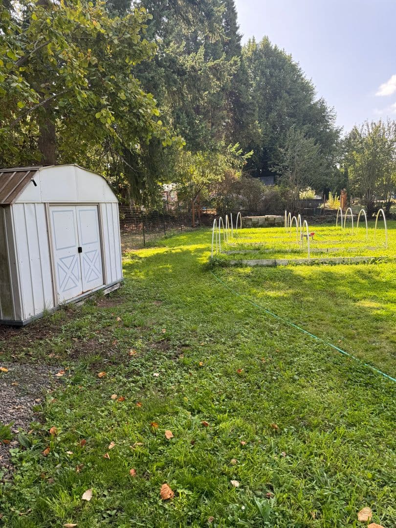 Eugene House: 1270 West Hilliard Lane