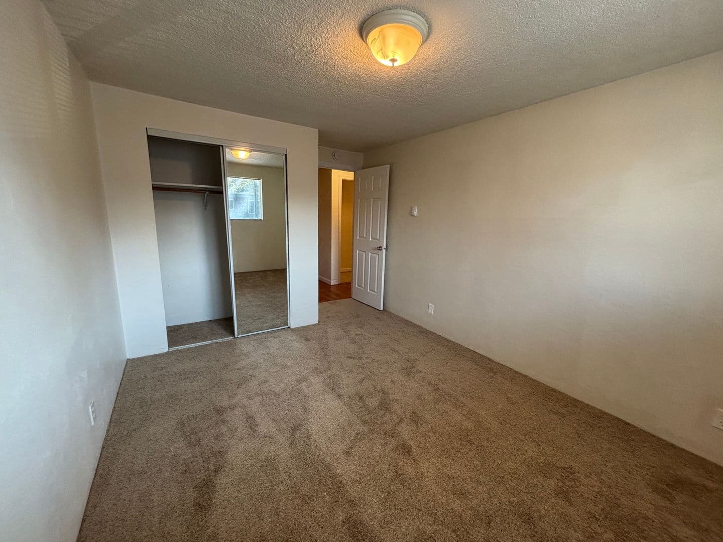 Eugene Apartment: 457 W. 8th Avenue #1-22