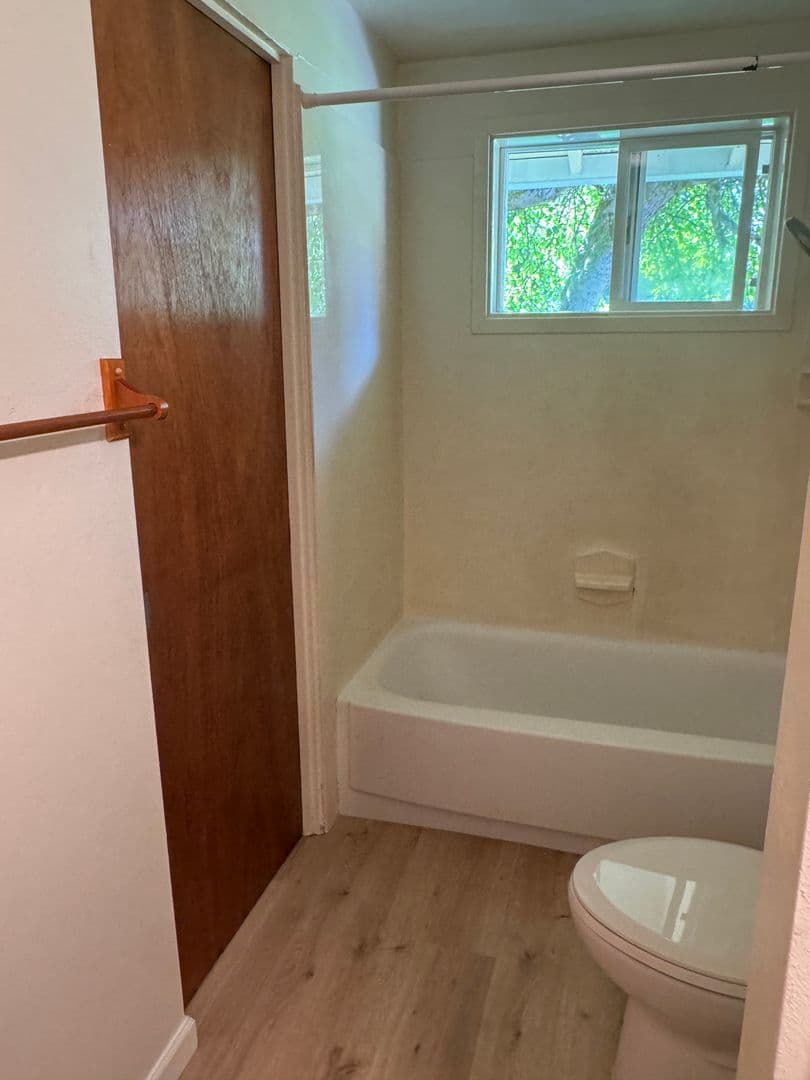 Eugene House: 1270 West Hilliard Lane
