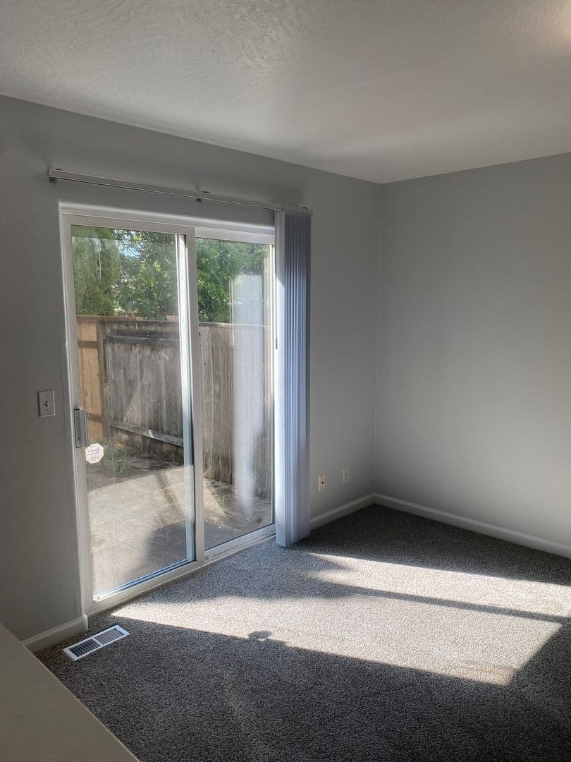 Eugene Apartment: 4762/4764 Spring Meadow Ave