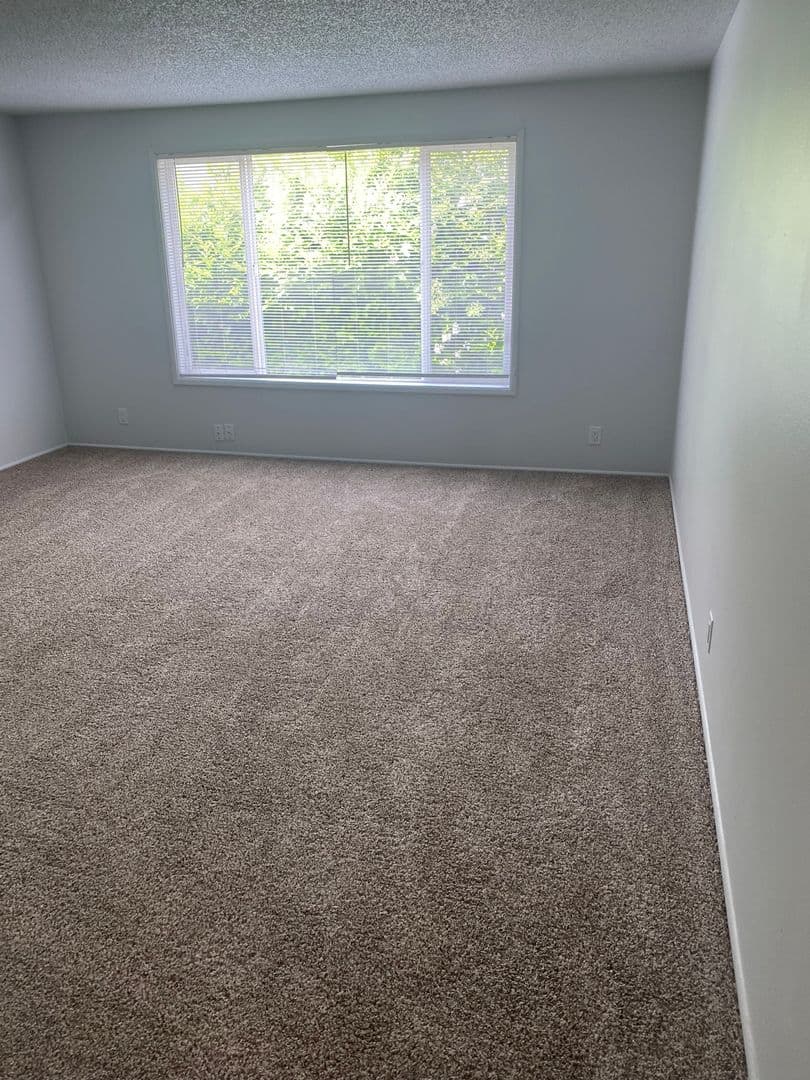Eugene Apartment: 531 W. 11th Ave