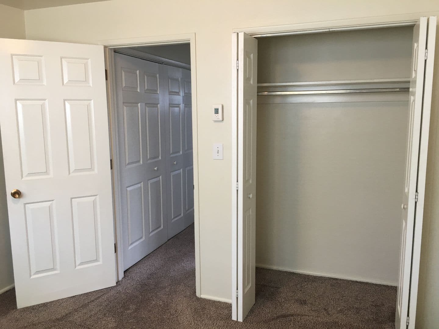 Eugene Apartment: 185/195 East 24th Ave