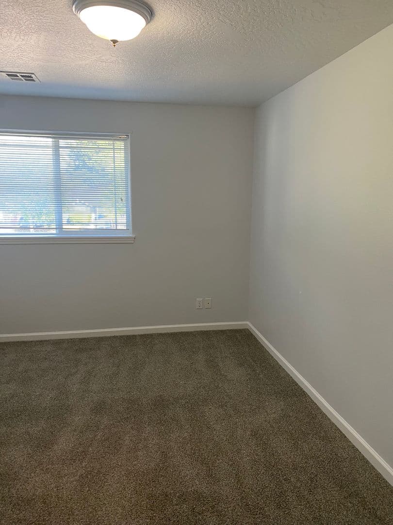 Eugene Apartment: 4762/4764 Spring Meadow Ave
