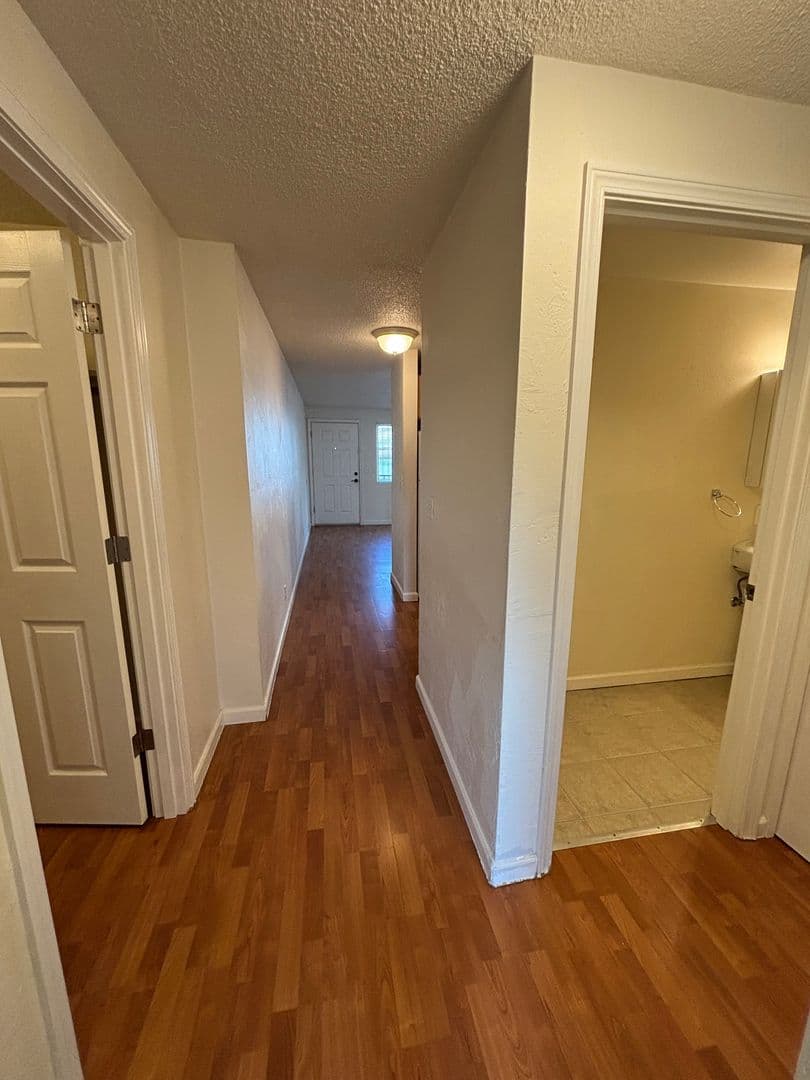 Eugene Apartment: 457 W. 8th Avenue #1-22