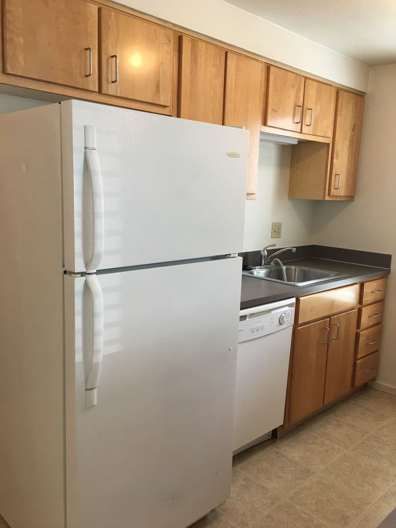 Eugene Apartment: 183 East 19th