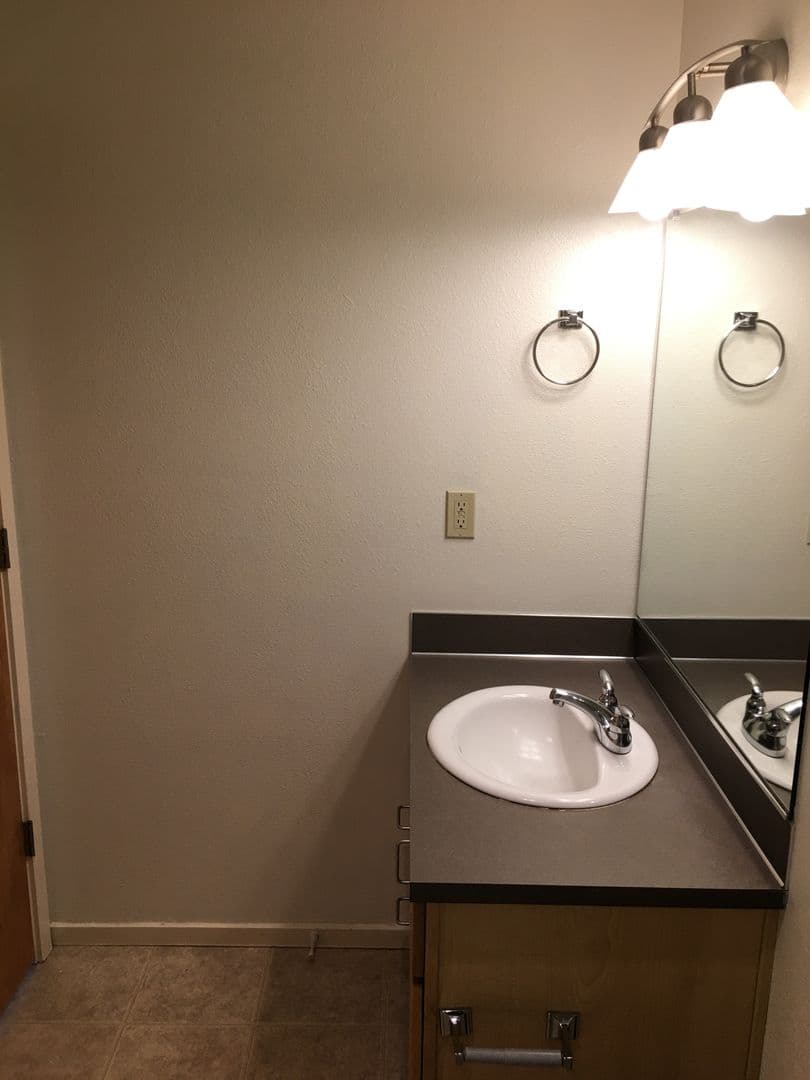 Eugene Apartment: 183 East 19th