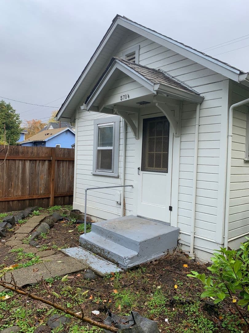 Eugene Apartment: 570/570 1/2/572 W. 10th Ave.