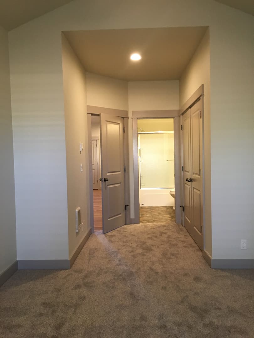 Eugene Apartment: 913/915 Howard Ave