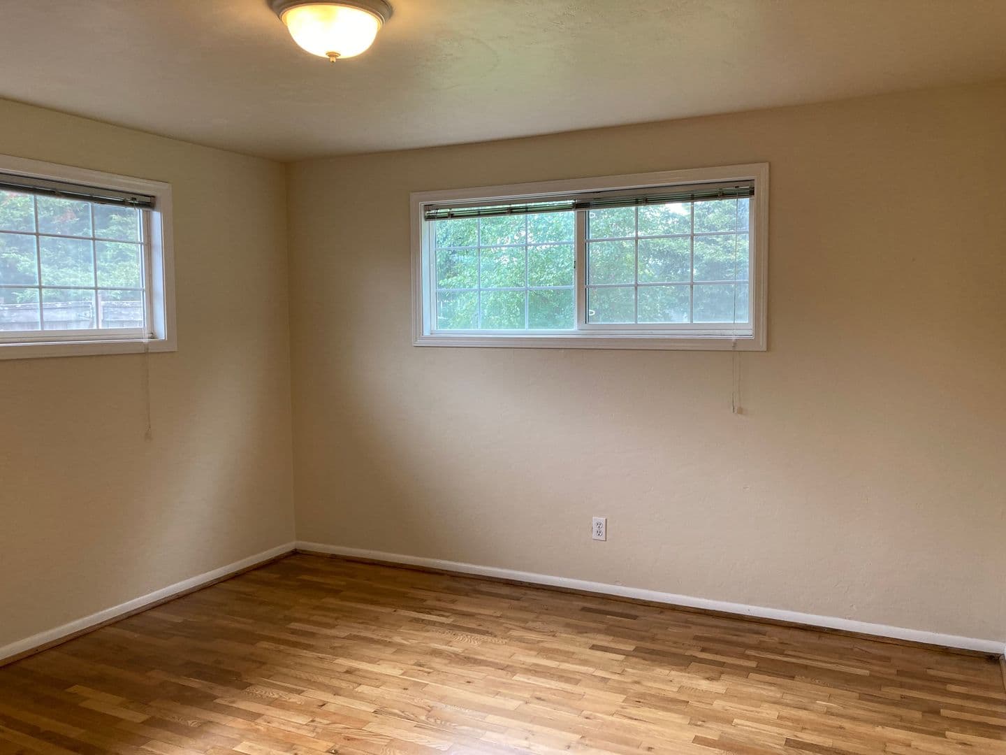 Eugene Apartment: 84/86 Kourt Drive