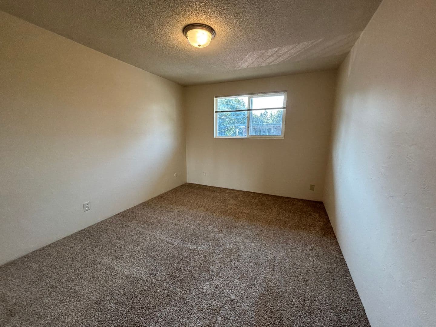 Eugene Apartment: 457 W. 8th Avenue #1-22