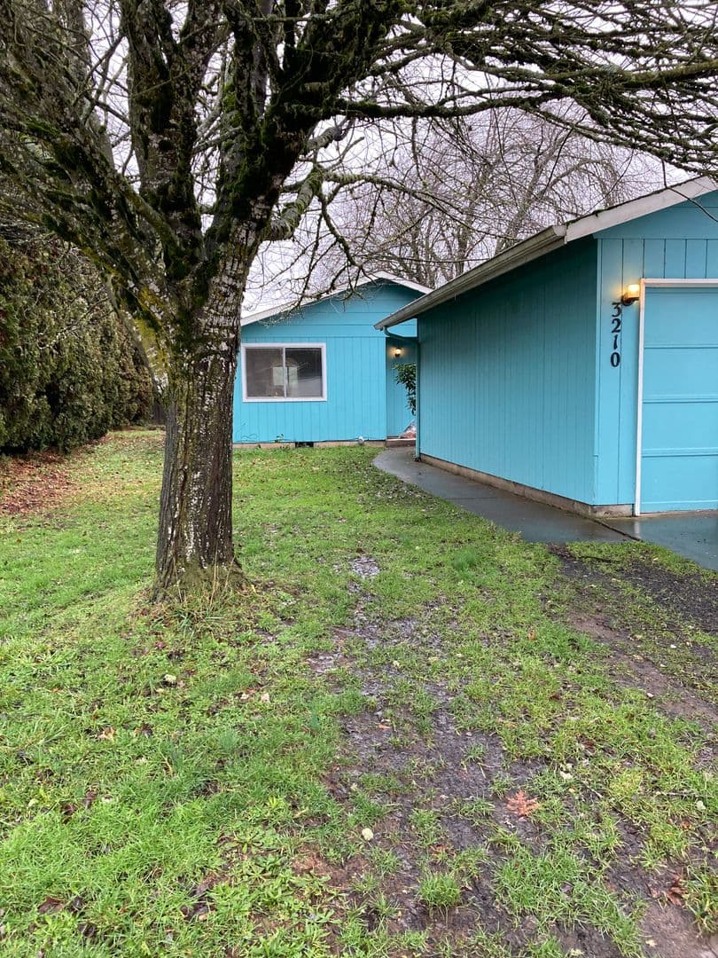 Springfield Apartment: 3210 South E Court