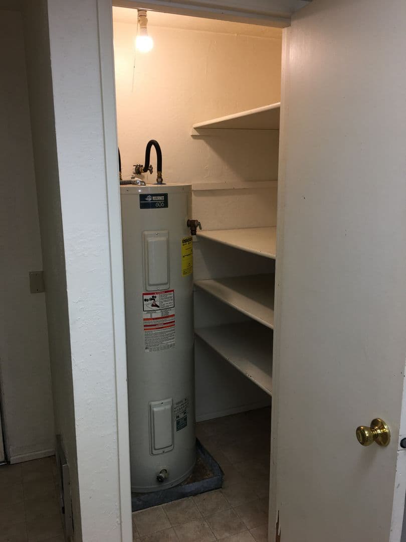Eugene Apartment: 1855 Oak