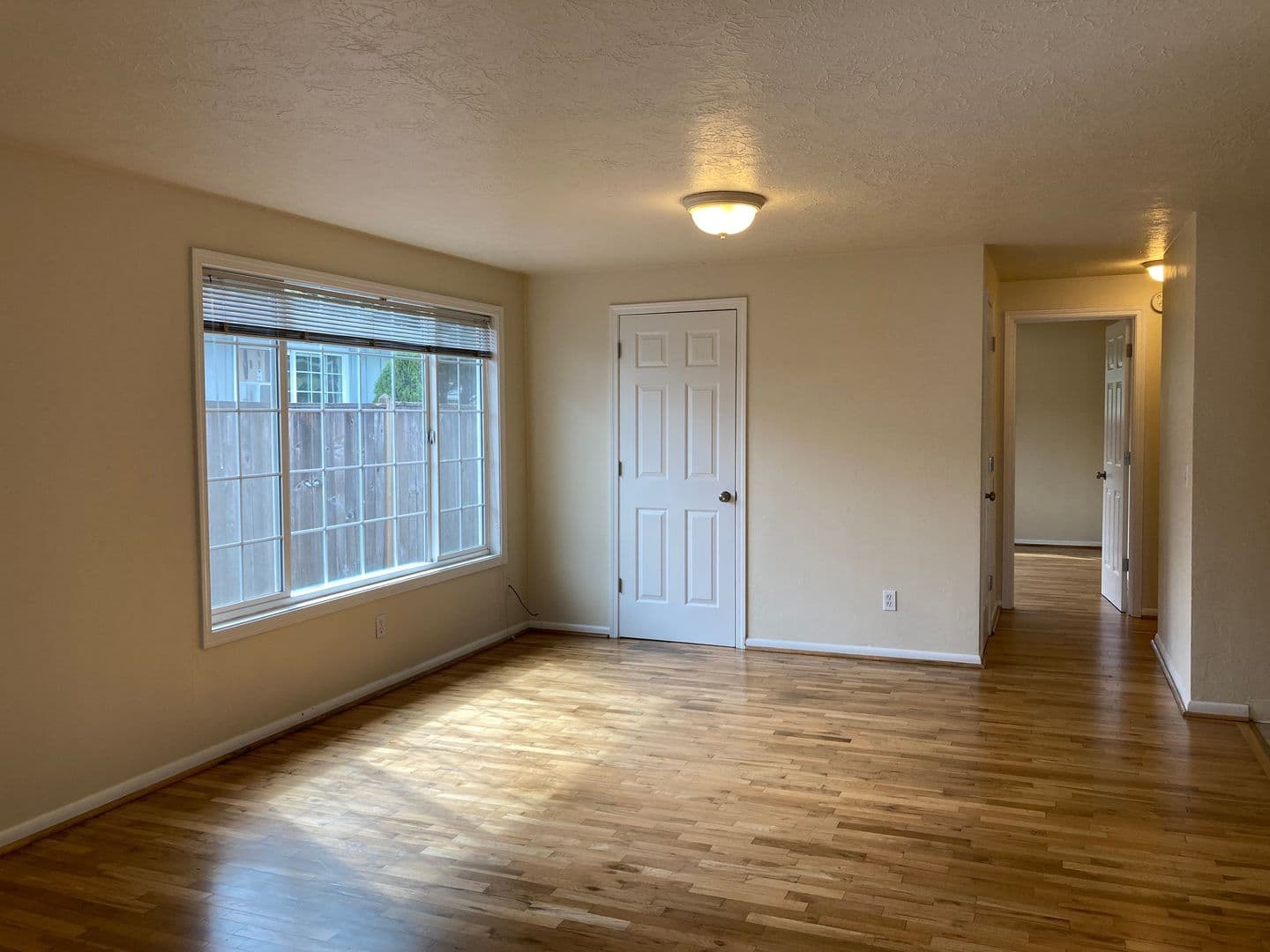 Eugene Apartment: 84/86 Kourt Drive