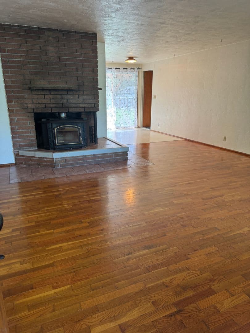 Eugene House: 1270 West Hilliard Lane